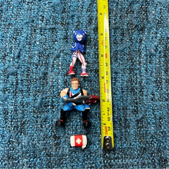 Fortnite Battle Royale Mini Action Figures Bundle - Picture 3 of 3